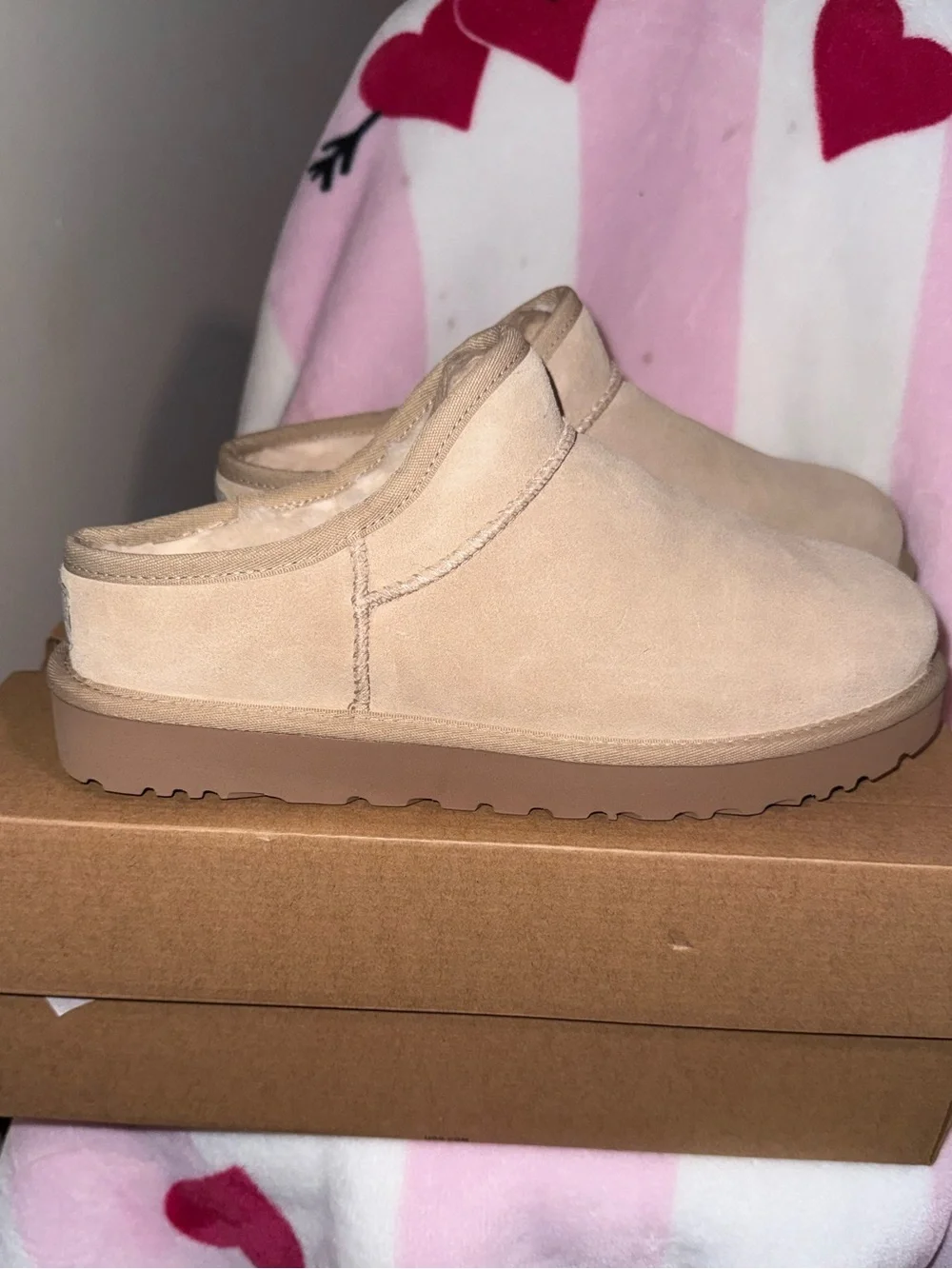 NWT UGG Women’s Classic Slipper in Chestnut, Size 11 - Picture 5 of 8